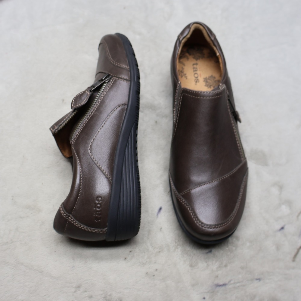 Taos Womens 8.5W‎ Loafers Brown Leather Side Zip Walking Shoes CHA-13850 EUC